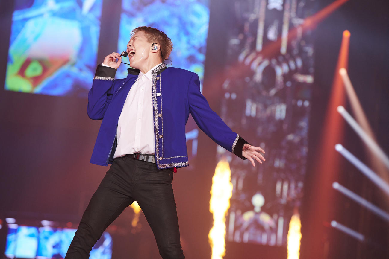 「SMTOWN LIVE 2022：SMCU EXPRESS＠TOKYO」でパフォーマンスする、EXOのXIUMIN