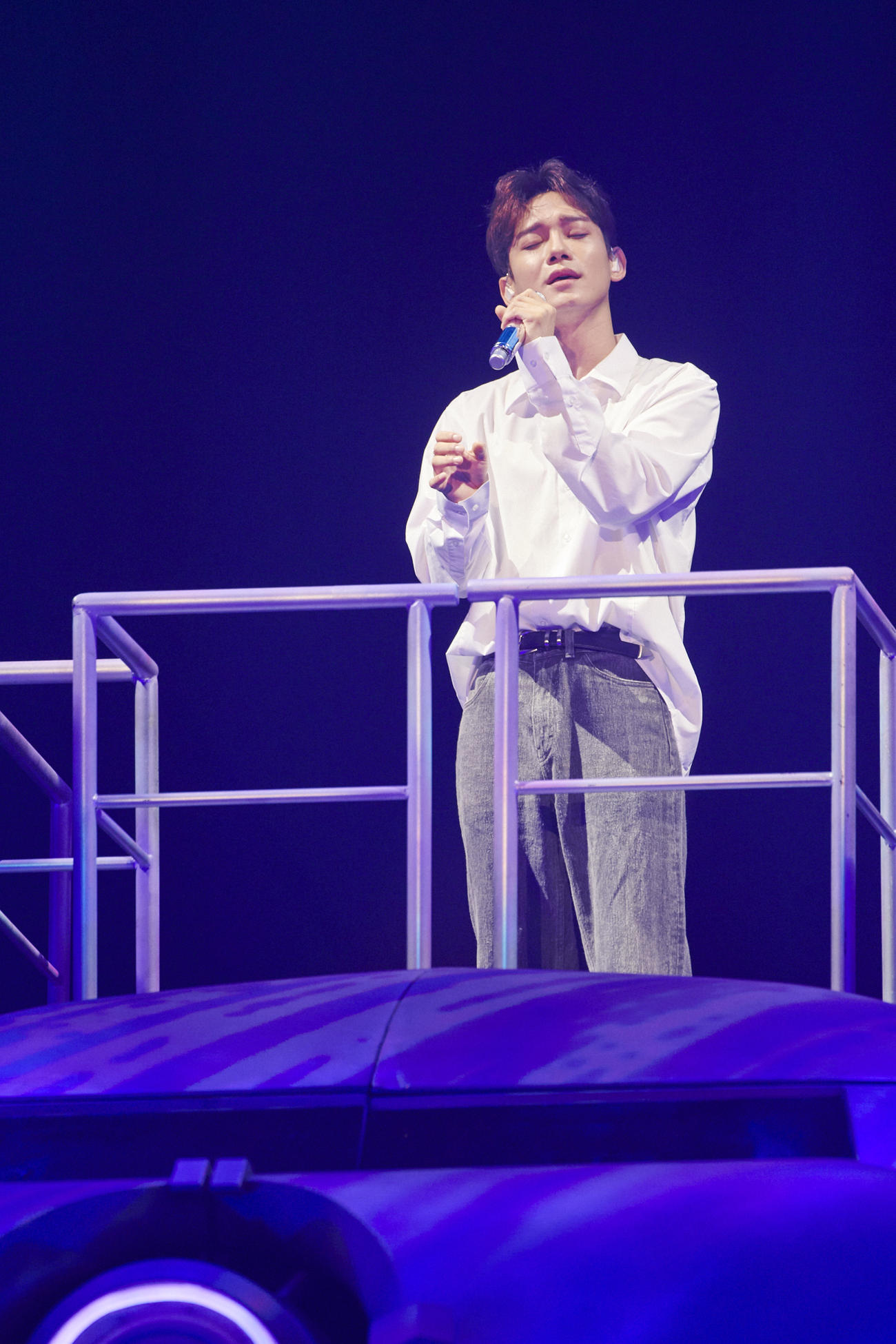「SMTOWN LIVE 2022：SMCU EXPRESS＠TOKYO」でパフォーマンスするEXOのCHEN