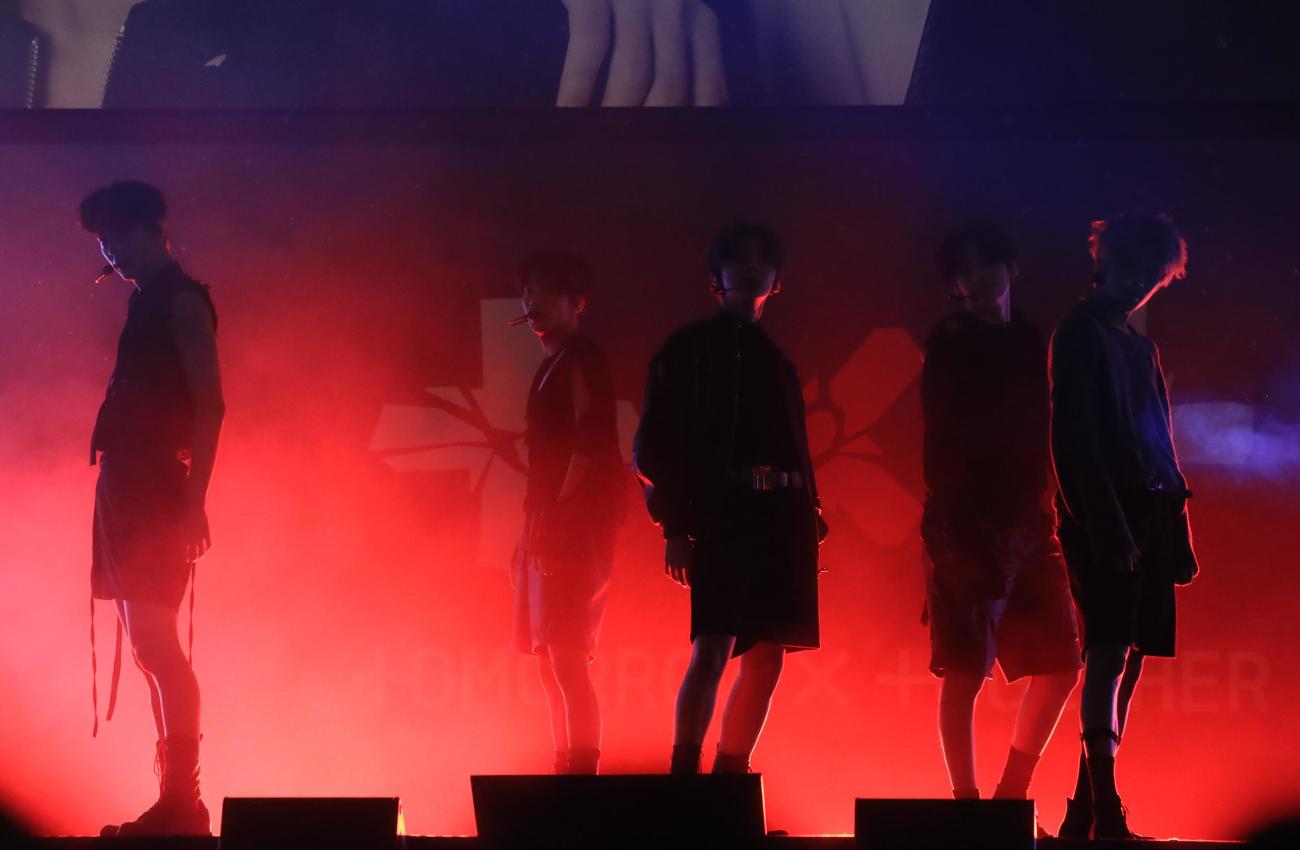日本での3枚目シングル発売記念イベントを行うTOMORROW X TOGETHERのメンバー（撮影・藤塚大輔）