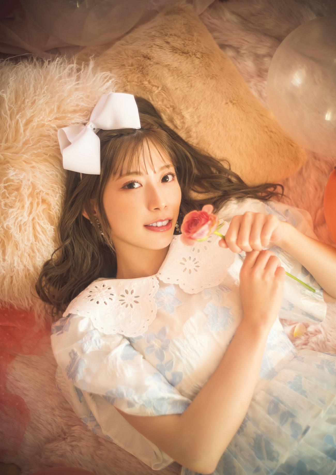 日向坂46東村芽依ファースト写真集「見つけた」のTSUTAYA版裏表紙