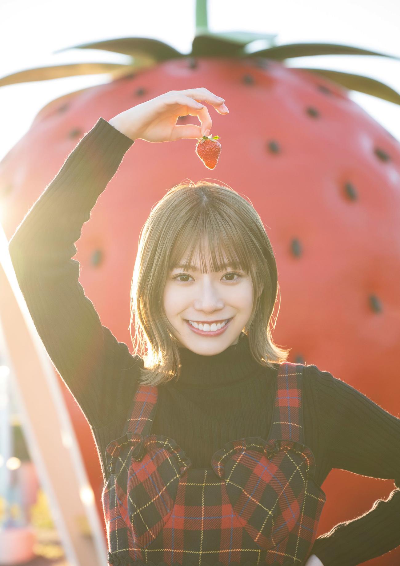 日向坂46東村芽依ファースト写真集「見つけた」の楽天ブックス版裏表紙