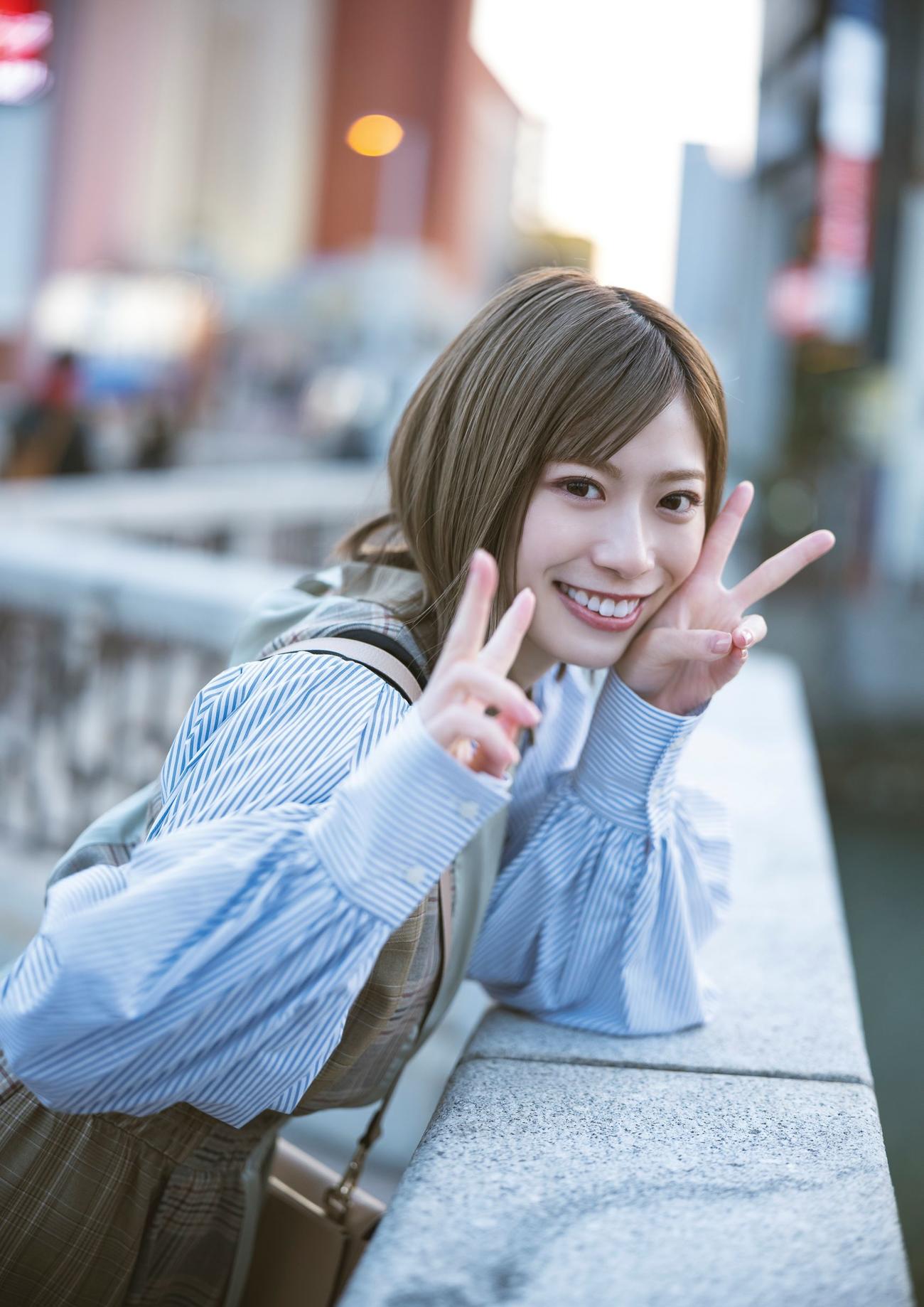日向坂46東村芽依ファースト写真集「見つけた」の＠Loppi・HMV版裏表紙