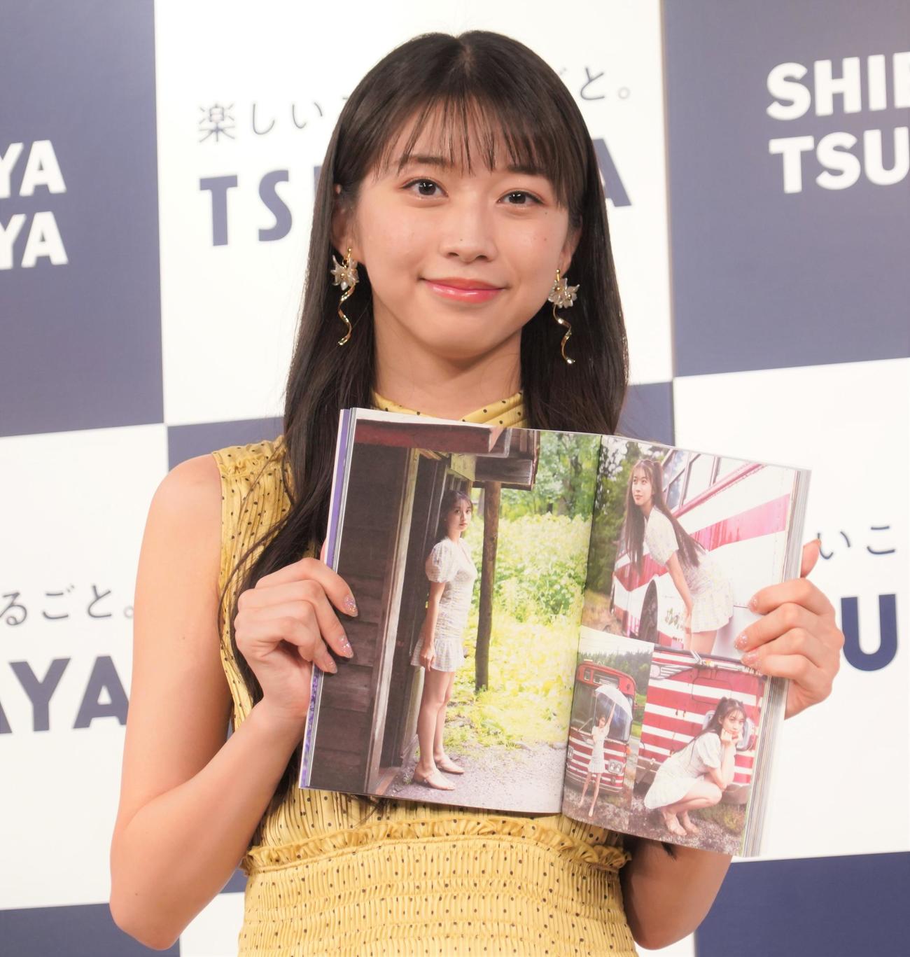 5冊目写真集「牧野真莉愛全集　2018－2022」の発売記念イベントを行ったモーニング娘。’22牧野真莉愛（撮影・佐藤成）