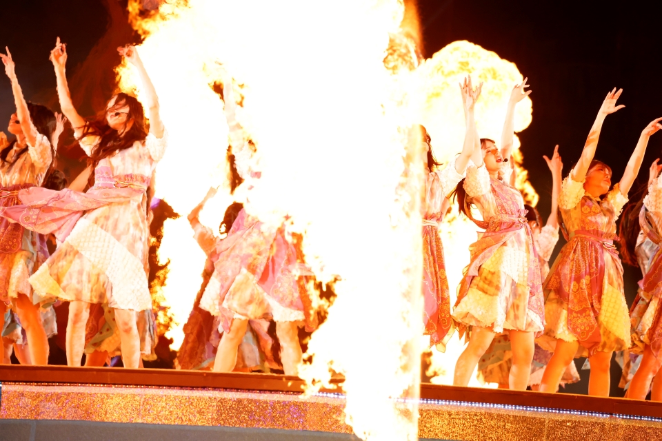 「真夏の全国ツアー2022」千秋楽でパフォーマンスする乃木坂46