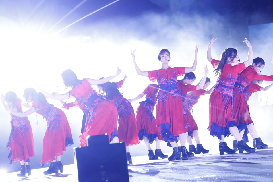 「真夏の全国ツアー2022」千秋楽でパフォーマンスする乃木坂46