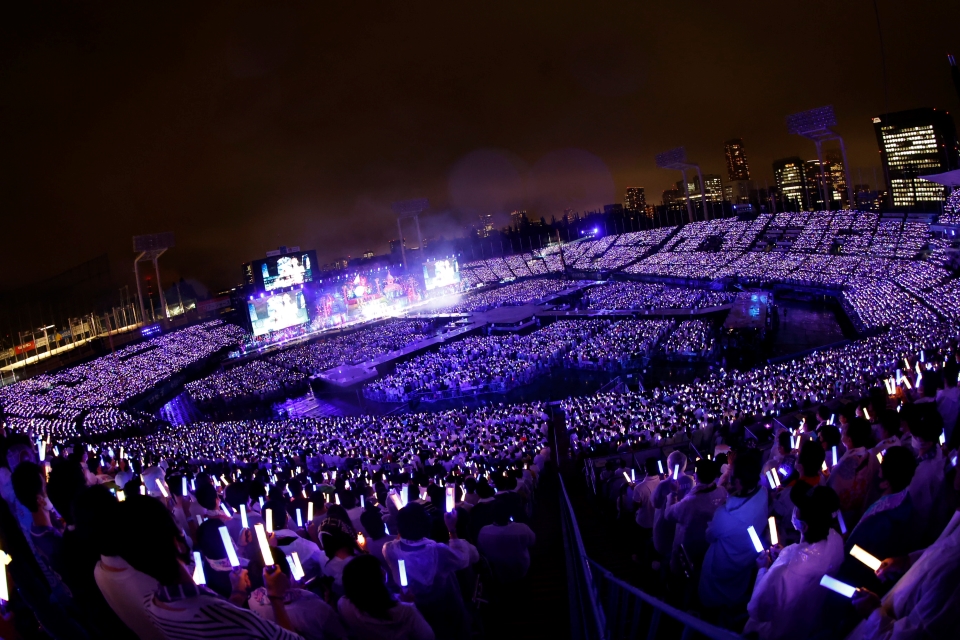 乃木坂46「真夏の全国ツアー2022」千秋楽で紫に染まった神宮球場
