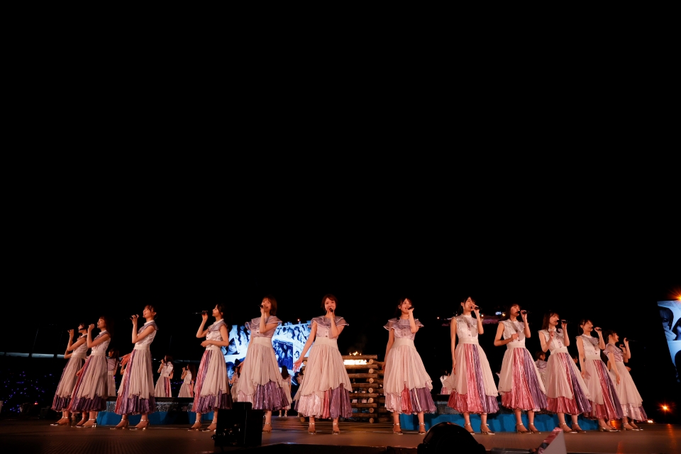 「真夏の全国ツアー2022」千秋楽でパフォーマンスする乃木坂46