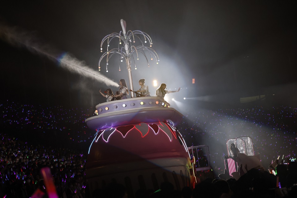 「真夏の全国ツアー2022」千秋楽でパフォーマンスする乃木坂46