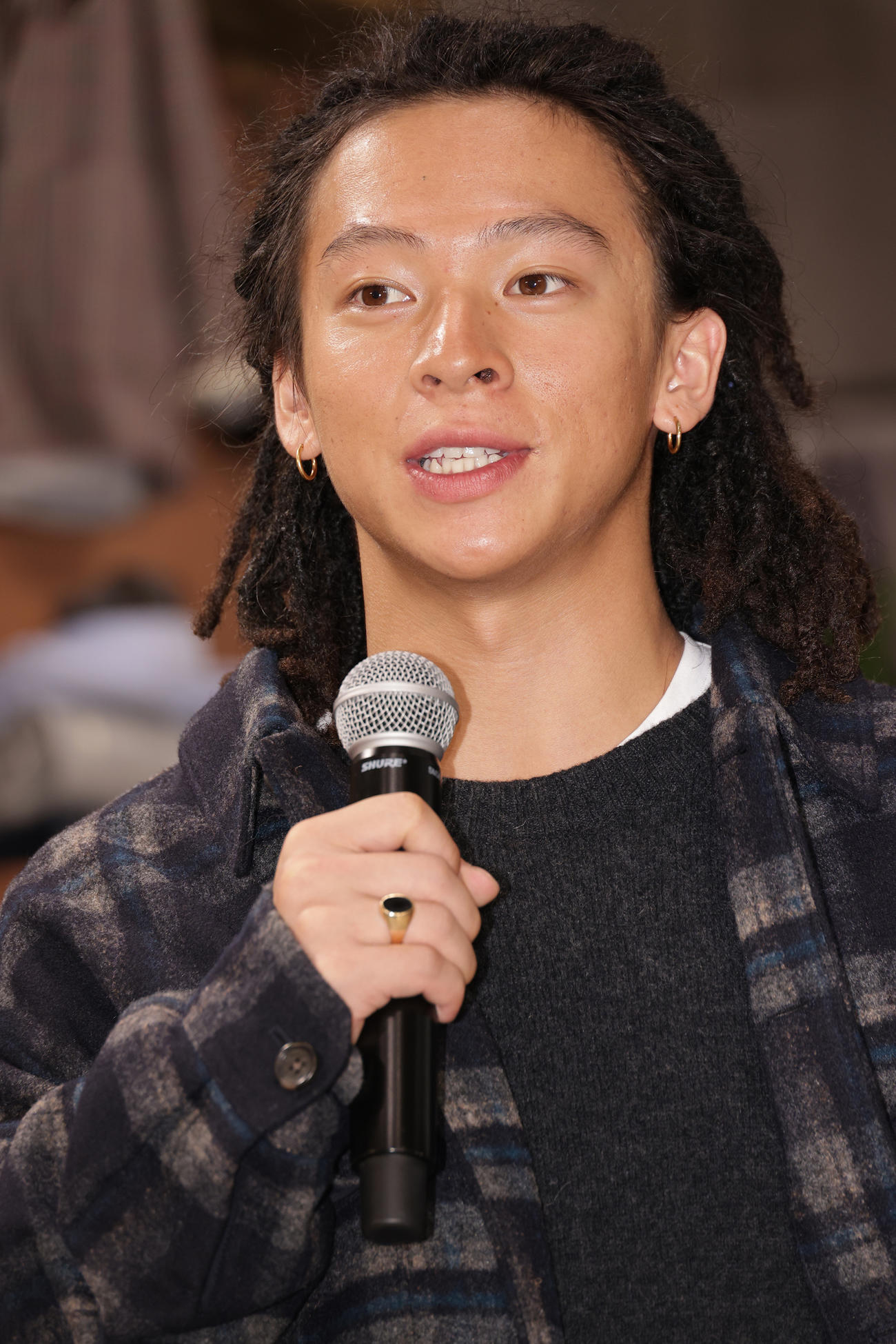 ユニクロの秋冬ファッションを着こなし会見を行った平野歩夢（撮影・中島郁夫）