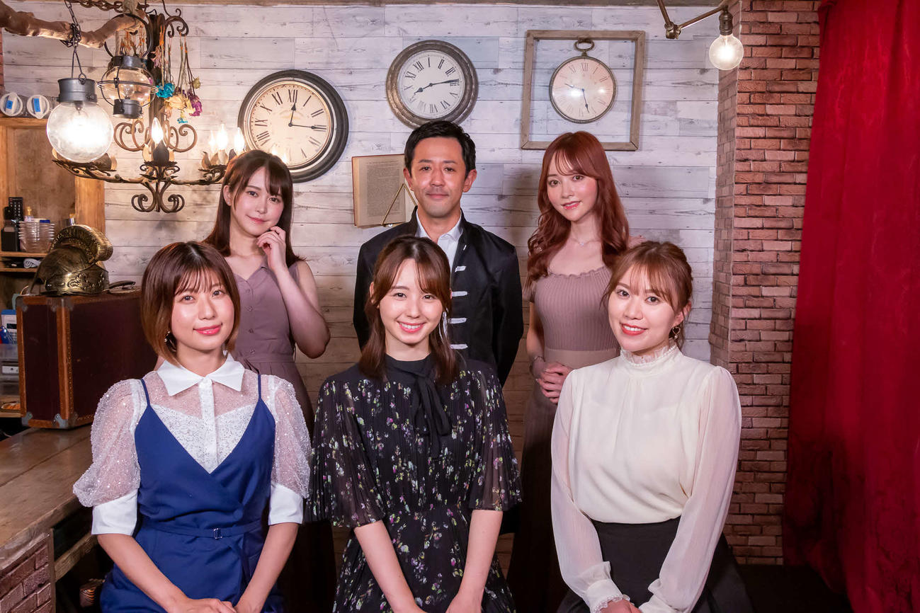 千葉テレビで5日スタートの番組「ローモバチャレンジTV」に出演する、前列左から天野麻菜、小池里奈、平崎里奈、後列左から伊藤しずな、濱津隆之、春名美波（C）チバテレ