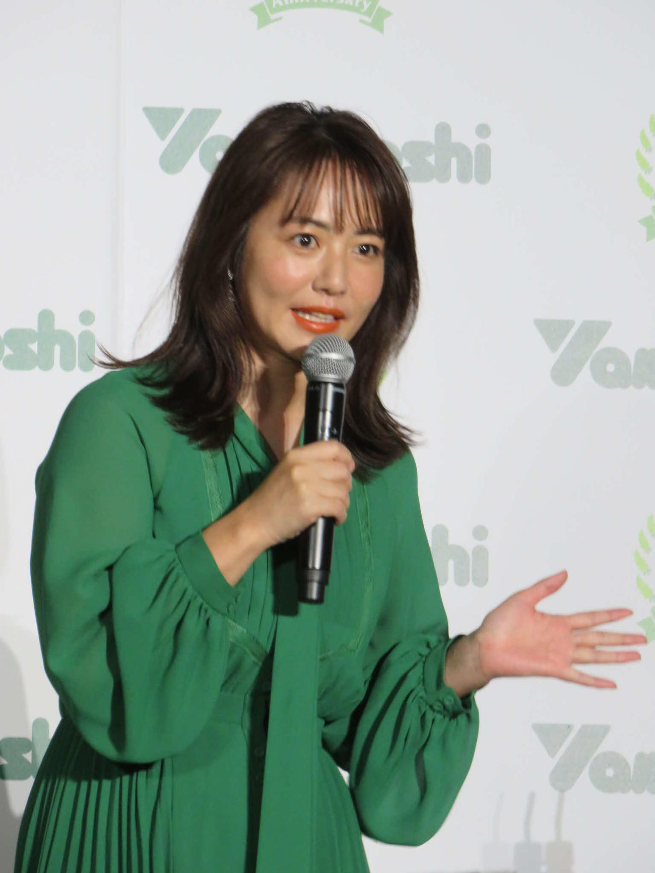 「わさビーフ」のキャンペーン発表会に出席した磯山さやか
