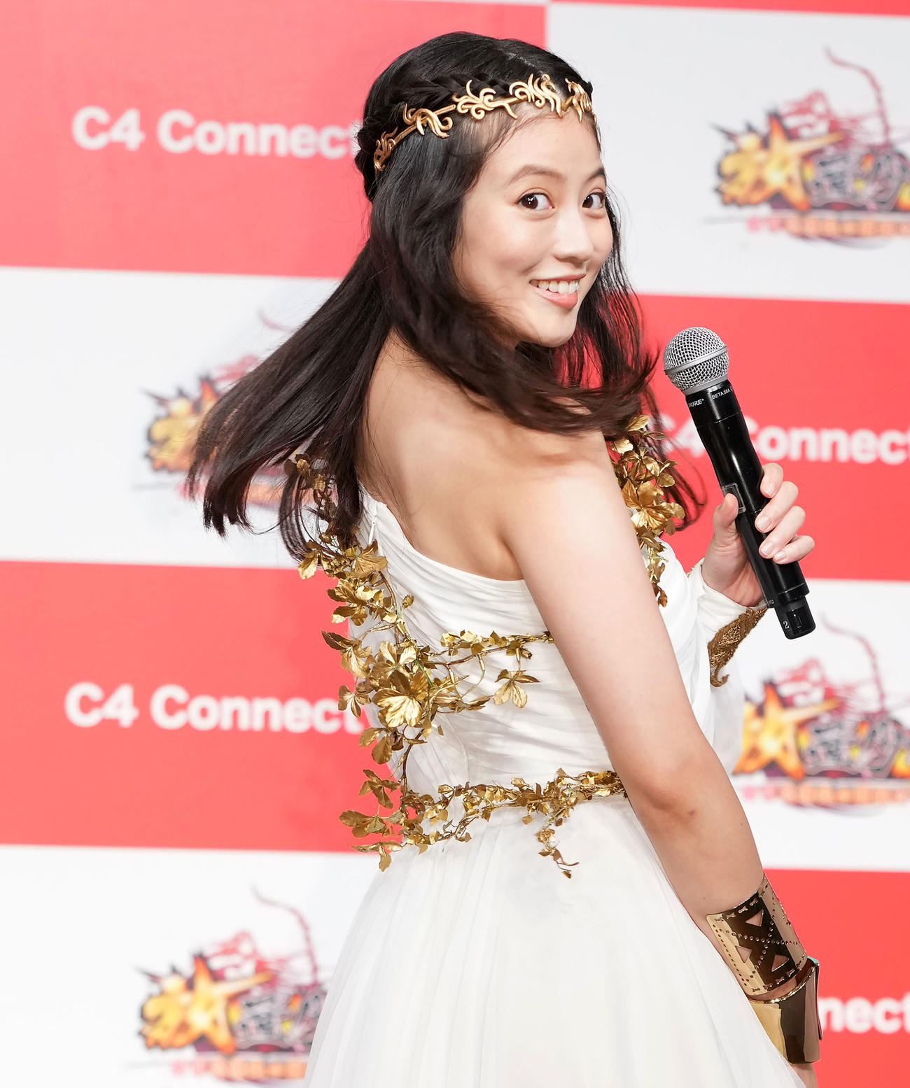 放置少女新テレビCM発表会に登場し笑顔を見せる今田美桜（撮影・横山健太）