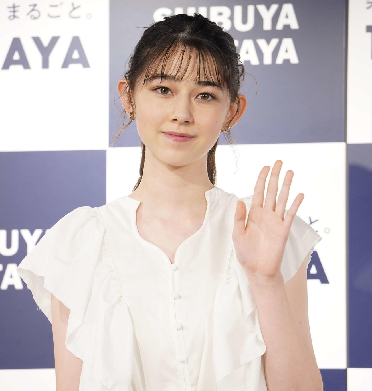 初の写真集「HANNA」の発売イベントに出席した石川花（撮影・佐藤勝亮）
