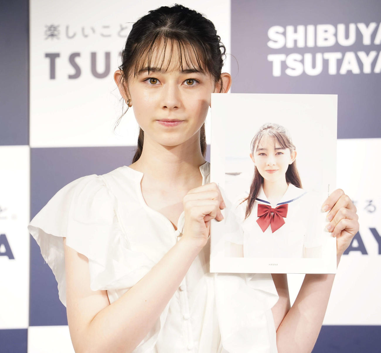 初の写真集「HANNA」の発売イベントに出席した石川花（撮影・佐藤勝亮）