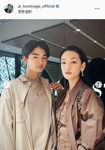冨永愛、モデルデビューの長男・章胤と美形過ぎる2ショット「親子と言われてもピンと来ない」 - 芸能 : 日刊スポーツ