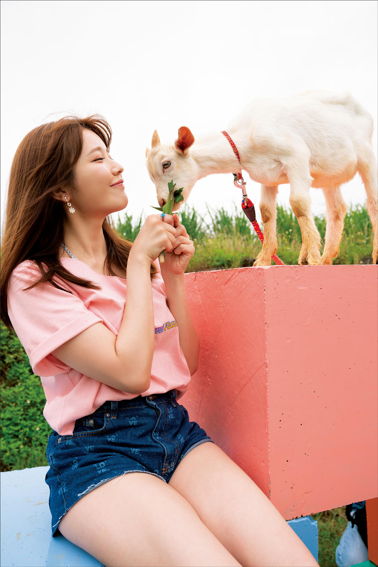 小日向ゆかファースト写真集「はじメェ～まして。」カット（徳間書店）／（野澤亘伸氏撮影）