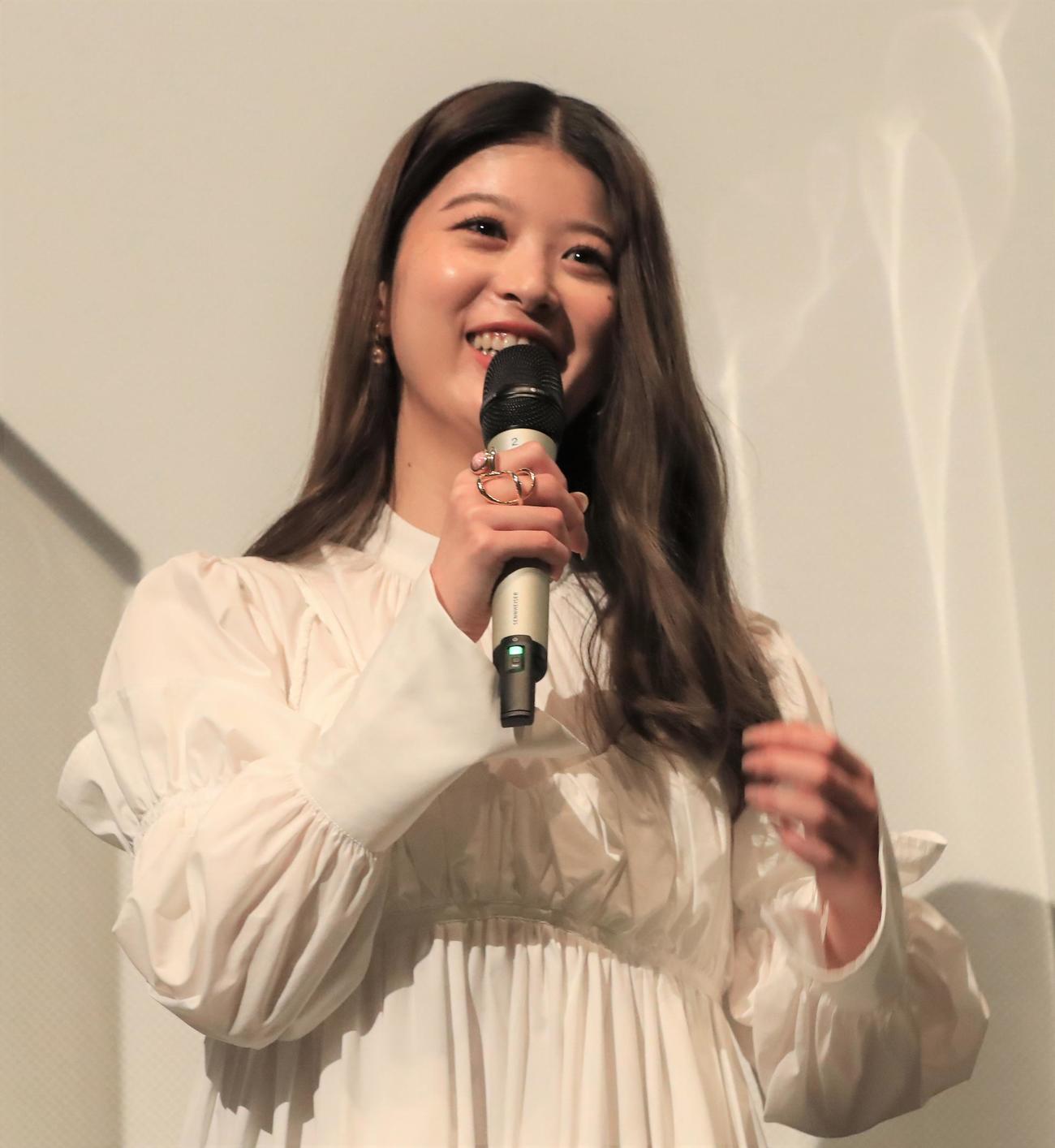映画「てぃだ　～いつか太陽の下を歩きたい～」の初回特別上映舞台あいさつに登壇する馬場ふみか（撮影・藤塚大輔）