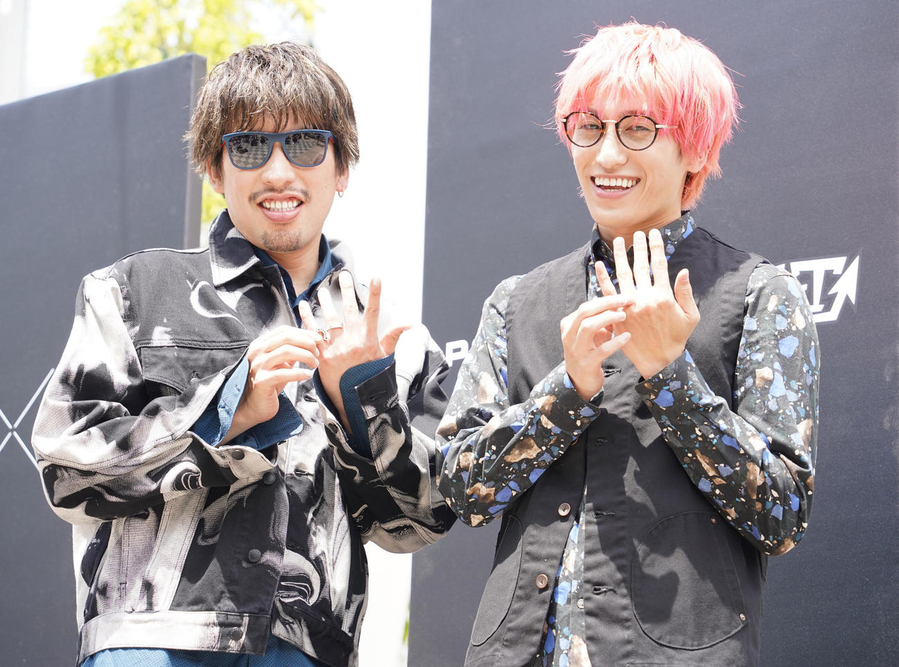 EXITのりんたろー。（左）、兼近大樹（2021年6月撮影亮）