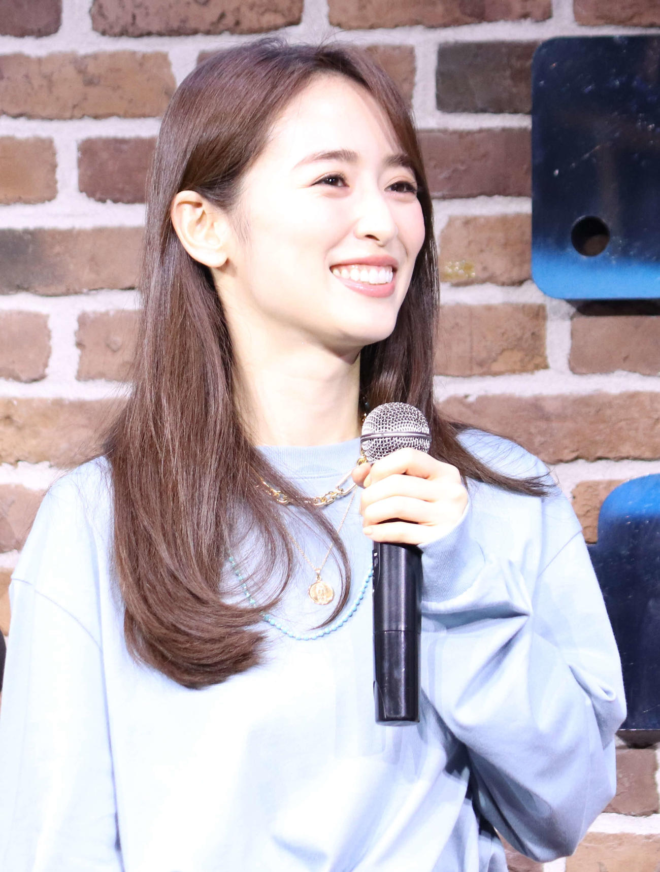 「MLB×Oggi presents BALLPARK in TOKYO」で集まった読者に笑顔を見せる泉里香（撮影・加藤理沙）