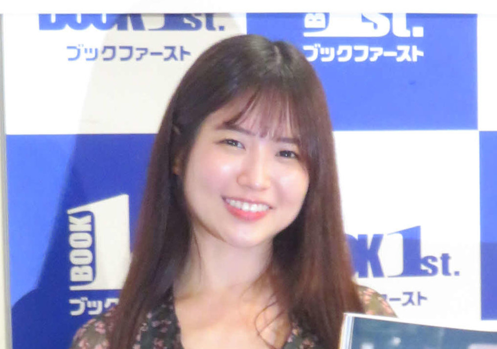 初＆ヌード写真集「やわらかく、あたたかい。」お渡し会を開いた鈴原りこ（撮影・村上幸将）