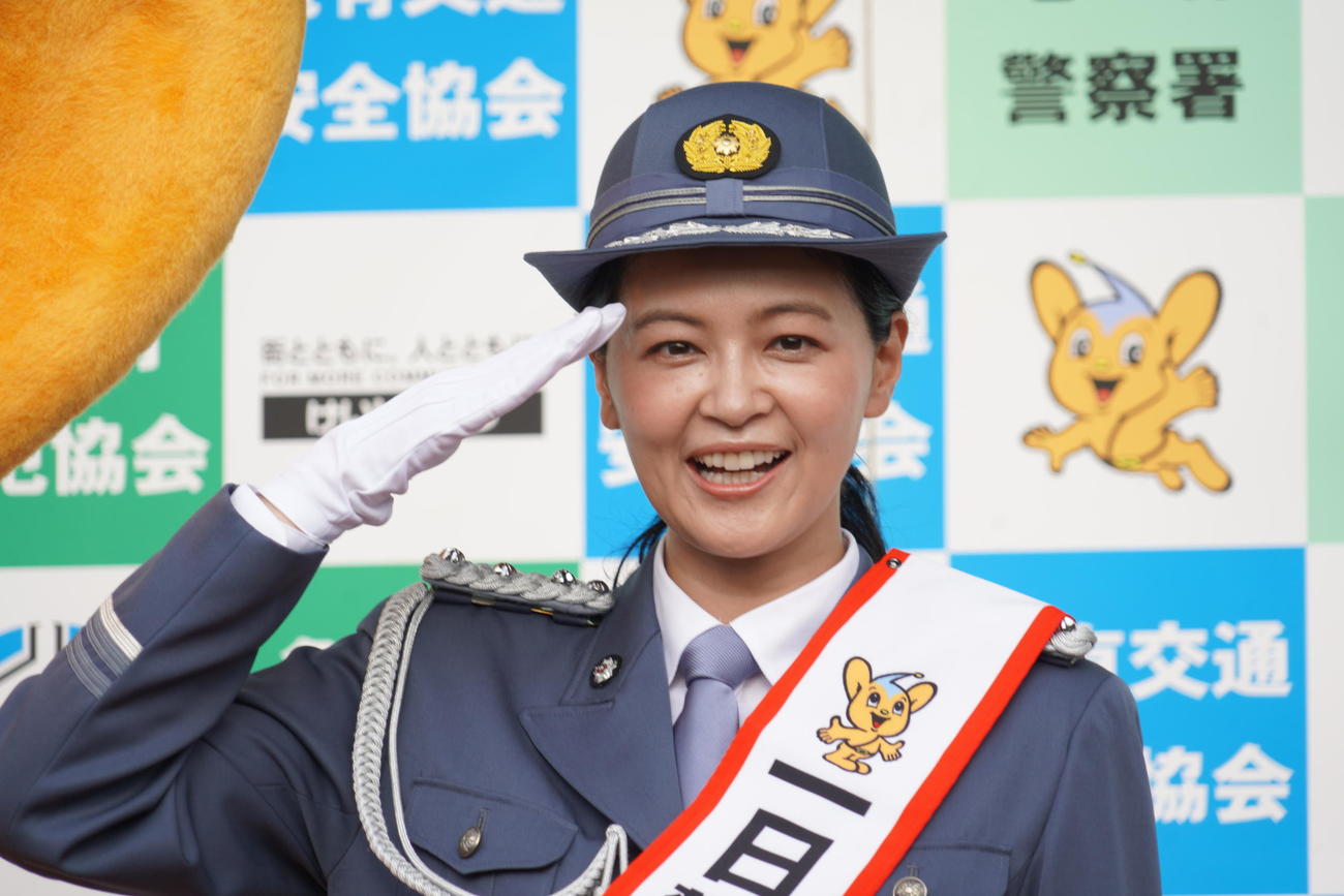 警視庁亀有警察署の一日警察署長を務めた黒谷友香（撮影・佐藤成）
