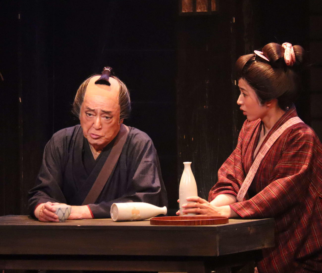 舞台「いのちぼうにふろう物語」主演の仲代達矢（右）