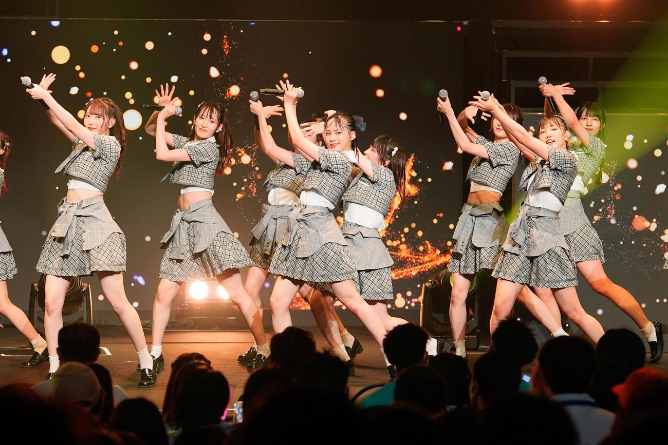全国ツアー「もしこれが恋ならば君しか無理なんだよ」初日公演でパフォーマンスする≠MEコピーライトYOANI