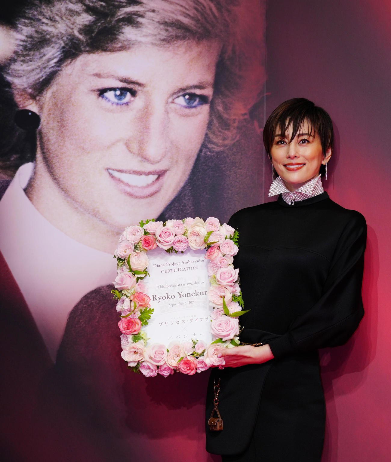 「ダイアナプロジェクト・キックオフイベント」に臨み、写真に納まるアンバサダーの米倉涼子（撮影・江口和貴）