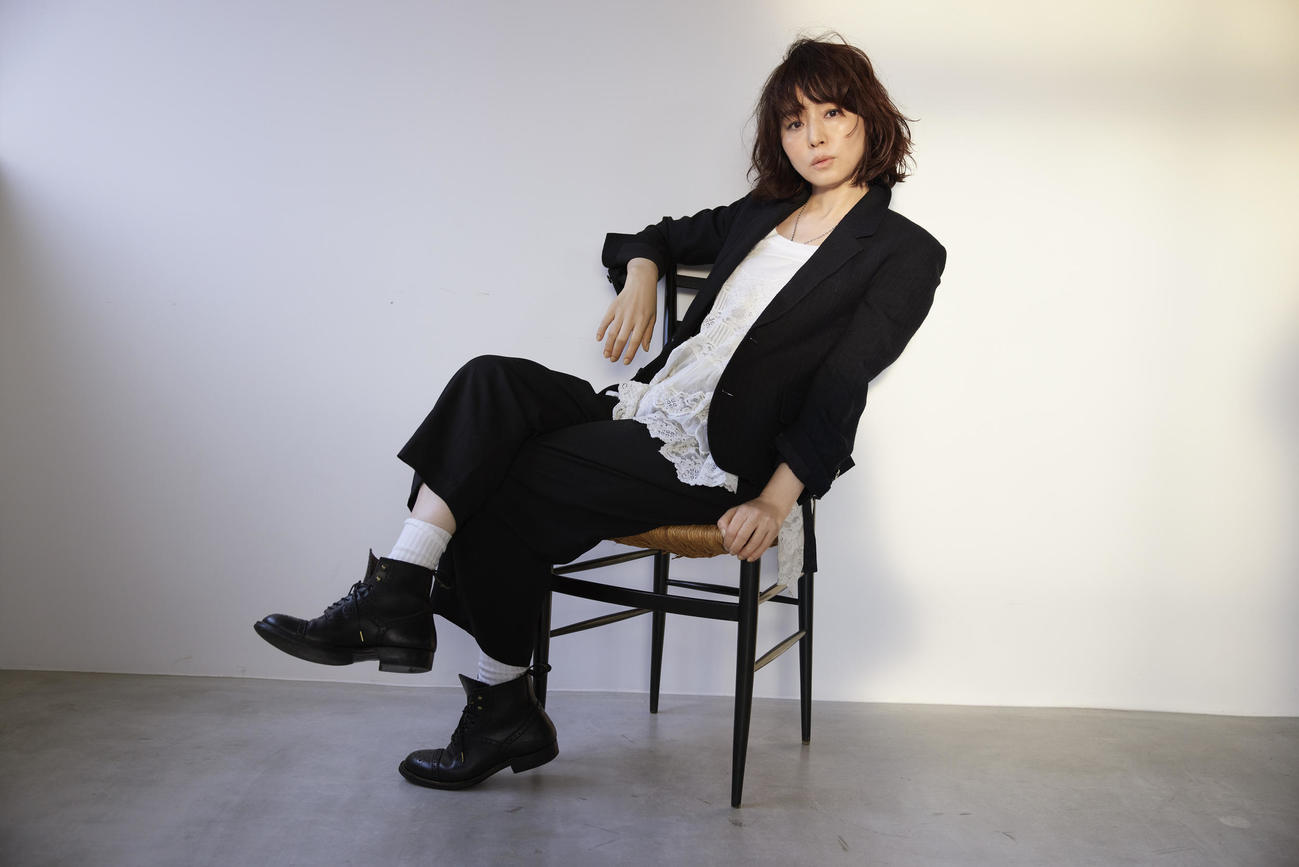 初のミニアルバム「リトルソング」発売が決まったlilyこと石田ゆり子