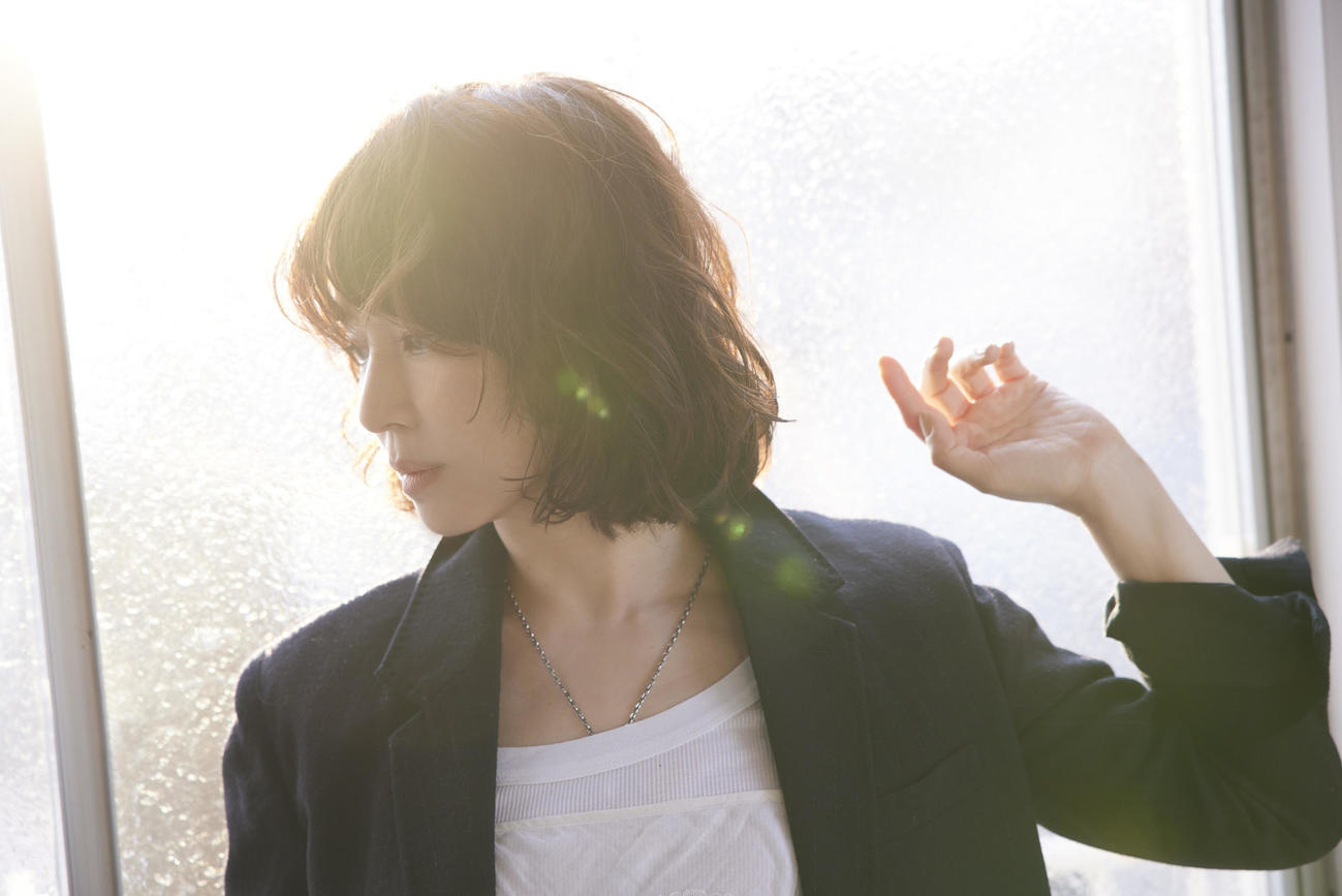 初のミニアルバム「リトルソング」発売が決まったlilyこと石田ゆり子