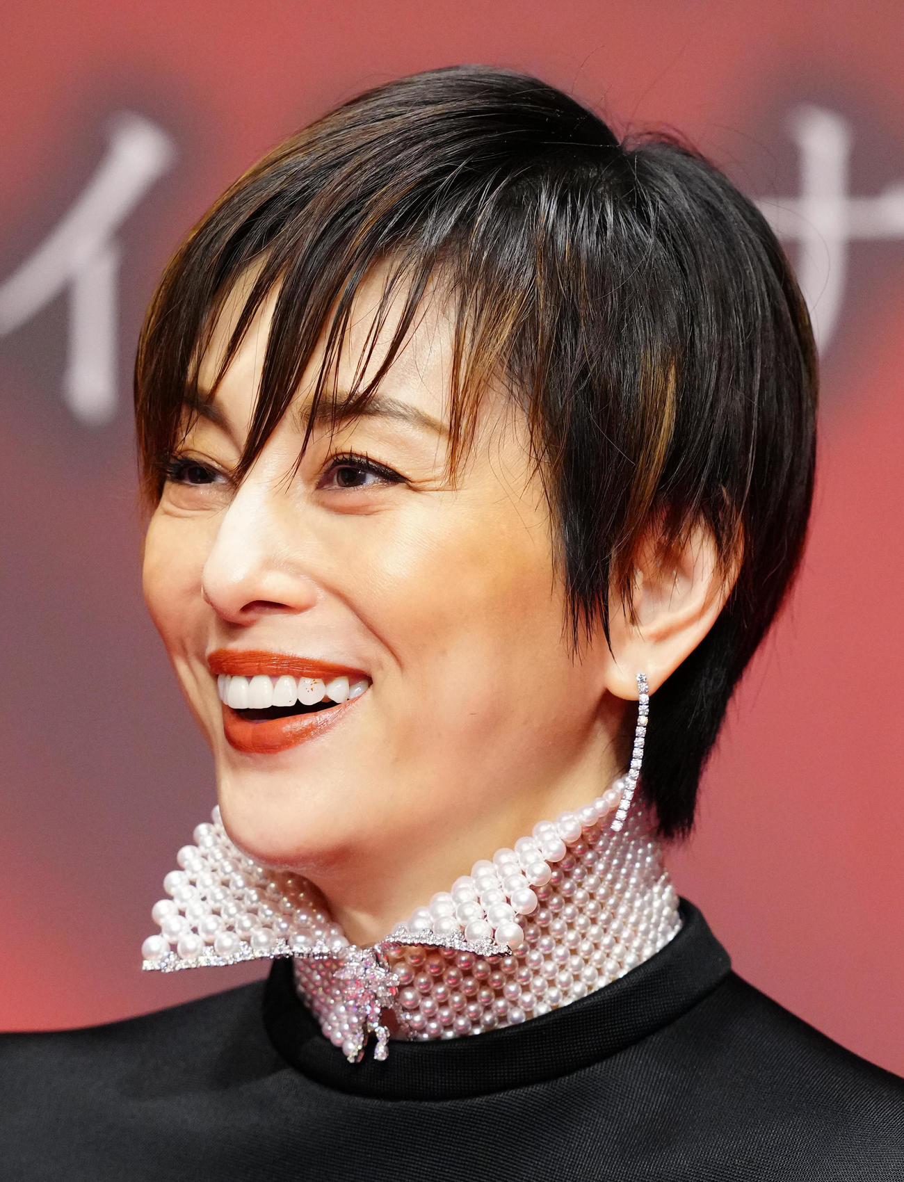 「ダイアナプロジェクト・キックオフイベント」で総額1億円のパールジュエリーを身に着けるアンバサダーの米倉涼子（撮影・江口和貴）