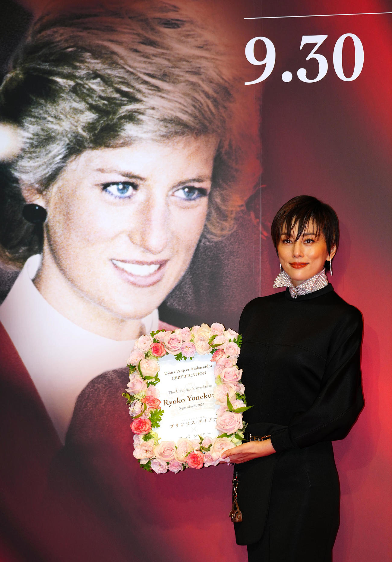 「ダイアナプロジェクト・キックオフイベント」に臨み、写真に納まるアンバサダーの米倉涼子（撮影・江口和貴）