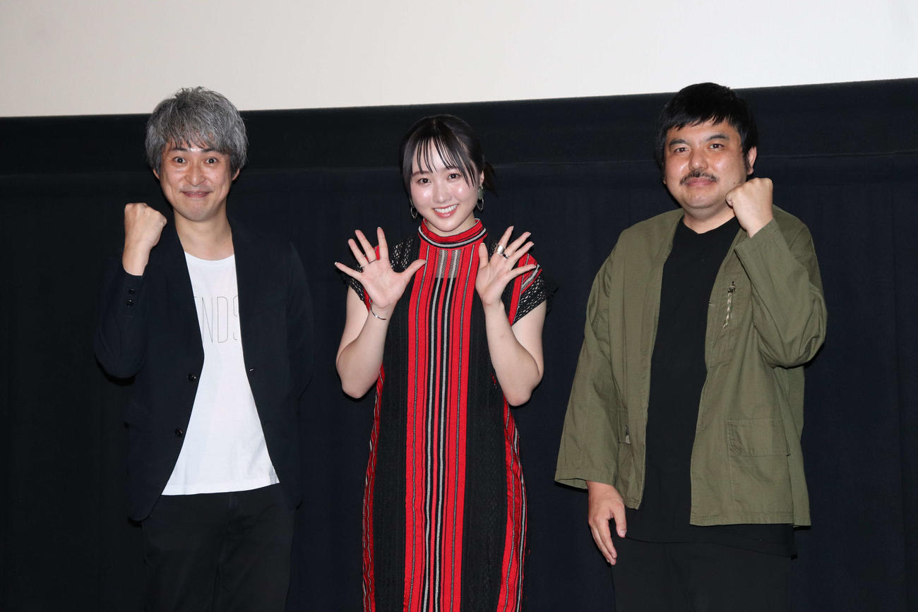 映画「きさらぎ駅」Filmarks「プレチケ」限定上映会舞台あいさつに出席した、左から坪内守、本田望結、永江二朗監督（撮影・加藤理沙）