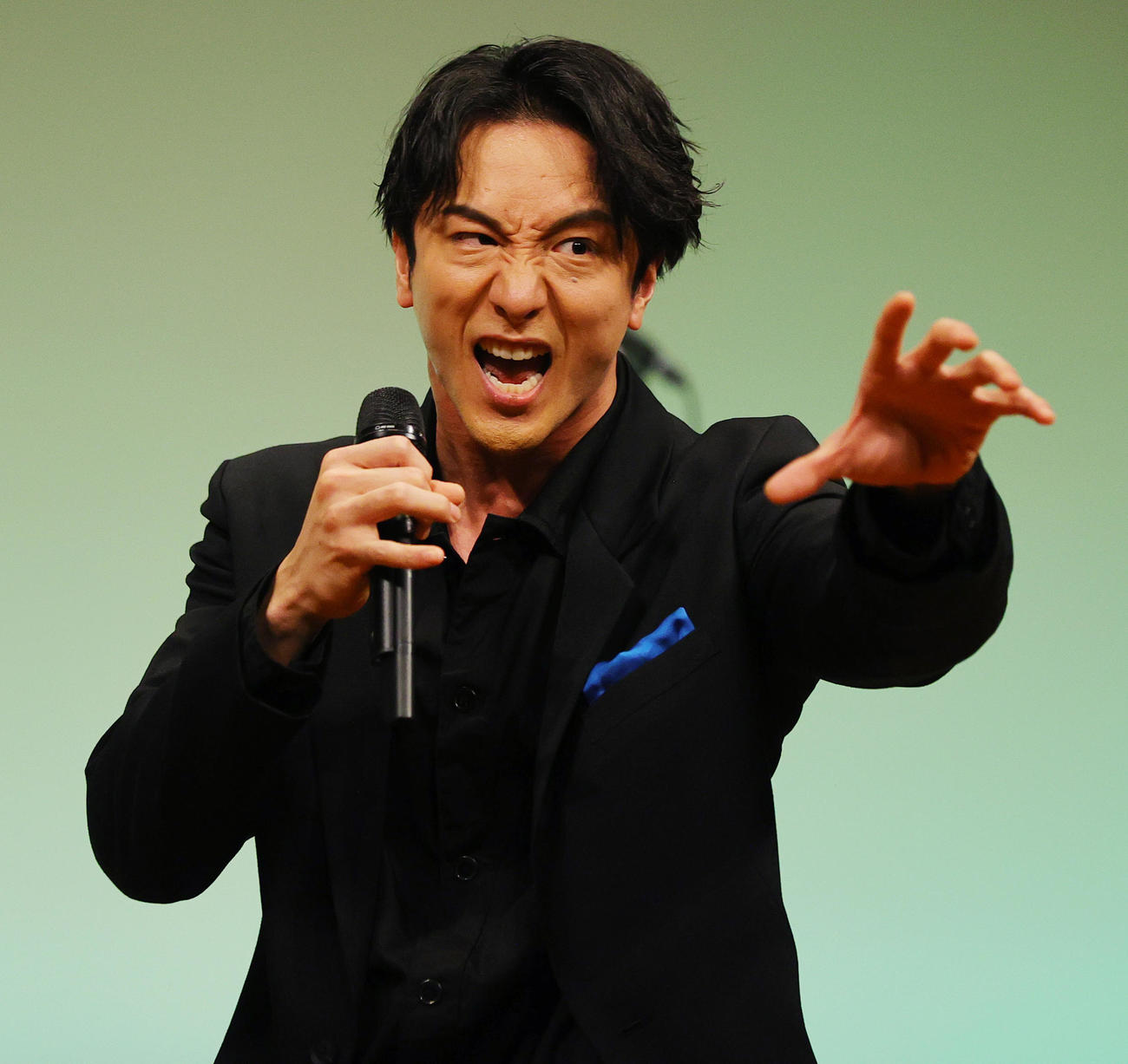 ミュージカル「フィスト・オブ・ノーススター～北斗の拳～」の制作発表で歌唱パフォーマンスを披露するケンシロウ役の大貫勇輔（撮影・野上伸悟）