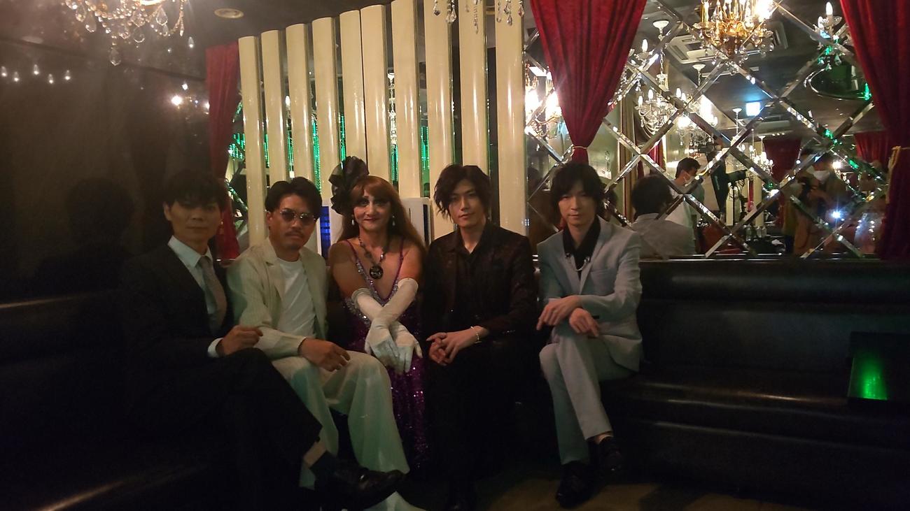 舞台「夜鳥　翔ベ」の会見に出席した（左から）奥野裕介、伊地知大樹、エスムラルダ、黒木文貴、小栗諒