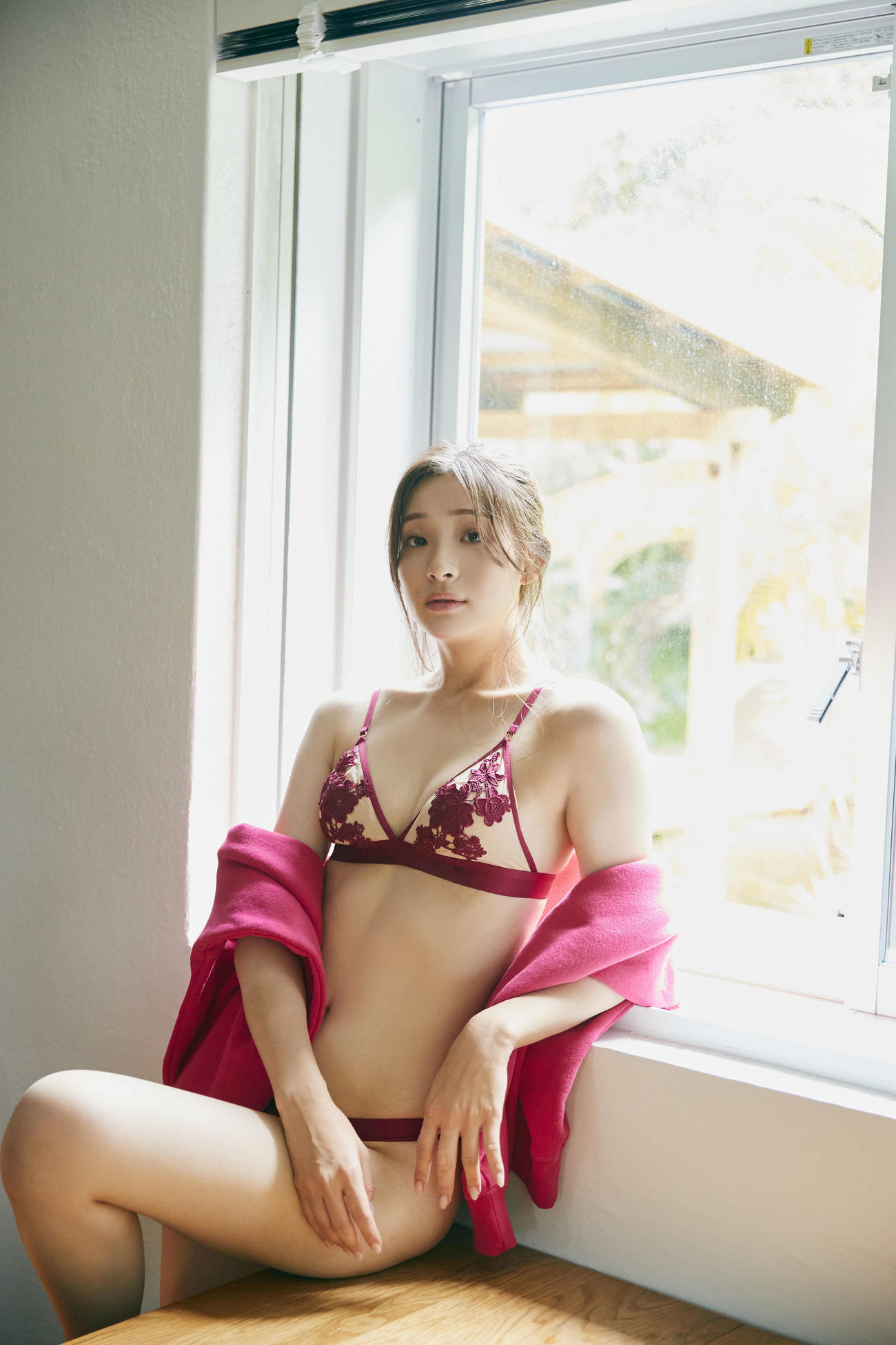 デビュー15周年のメモリアル写真集（タイトル未定／KADOKAWA）を発売する足立梨花