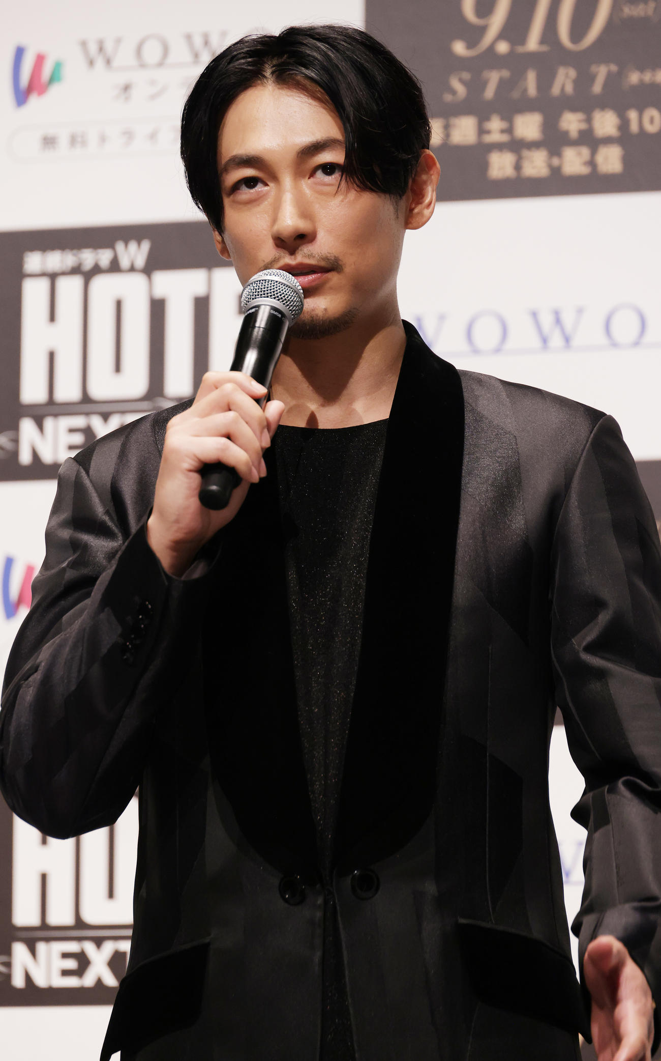 「連続ドラマW HOTEL－NEXT DOOR－」完成披露試写会であいさつするディーン・フジオカ（撮影・中島郁夫）