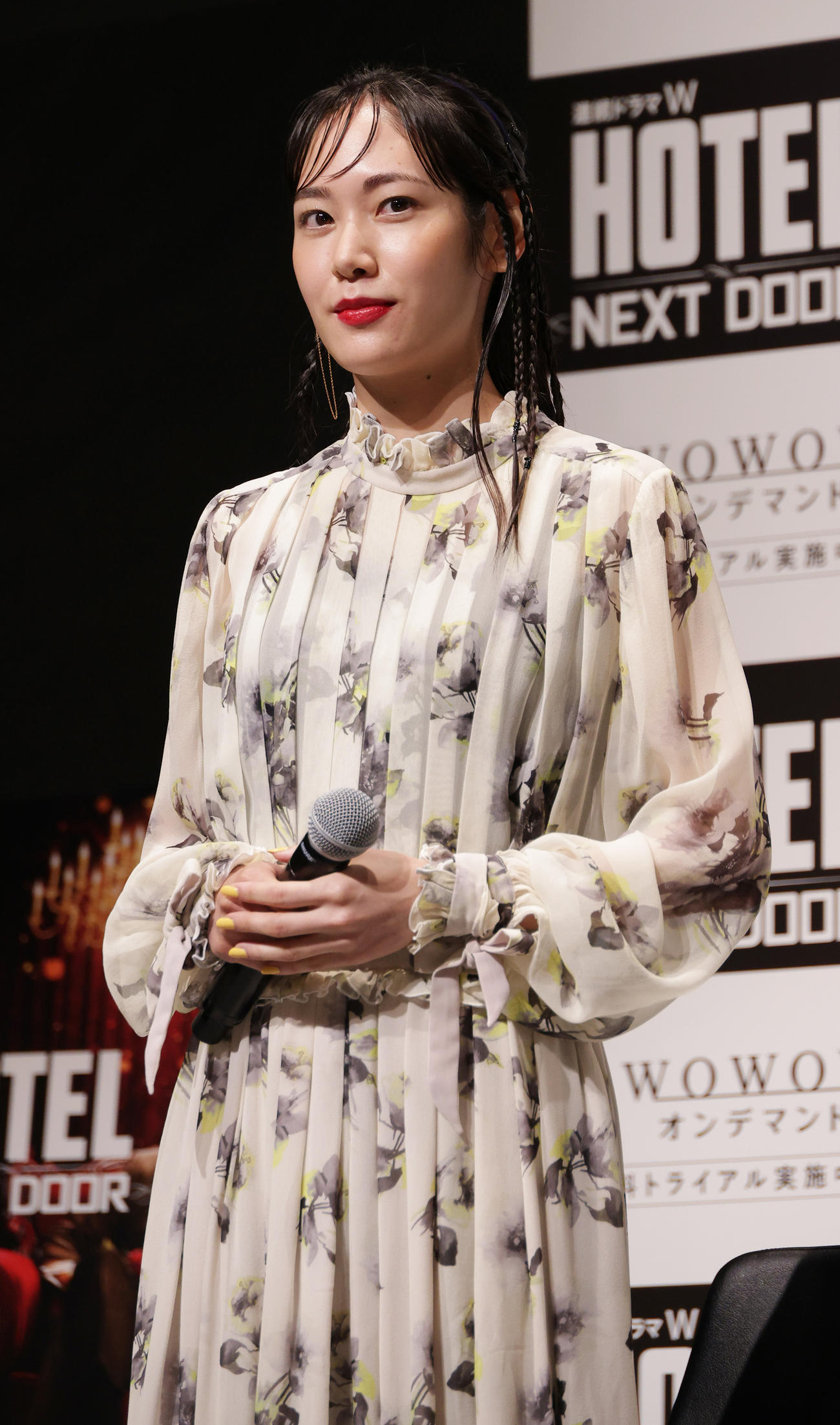 「連続ドラマW HOTEL－NEXT DOOR－」完成披露試写会であいさつする阿部純子（撮影・中島郁夫）
