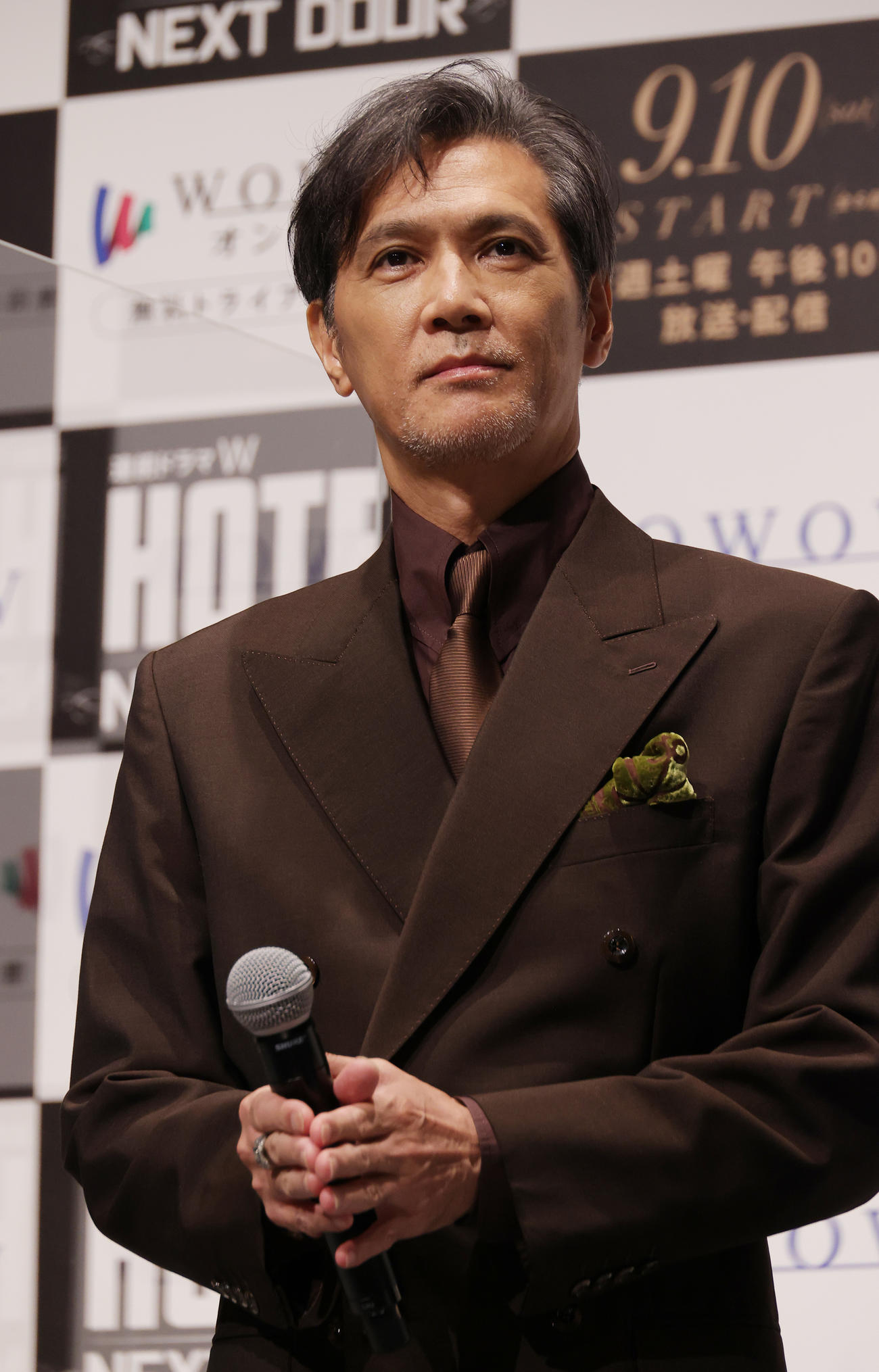 「連続ドラマW HOTEL－NEXT DOOR－」完成披露試写会であいさつする加藤雅也（撮影・中島郁夫）