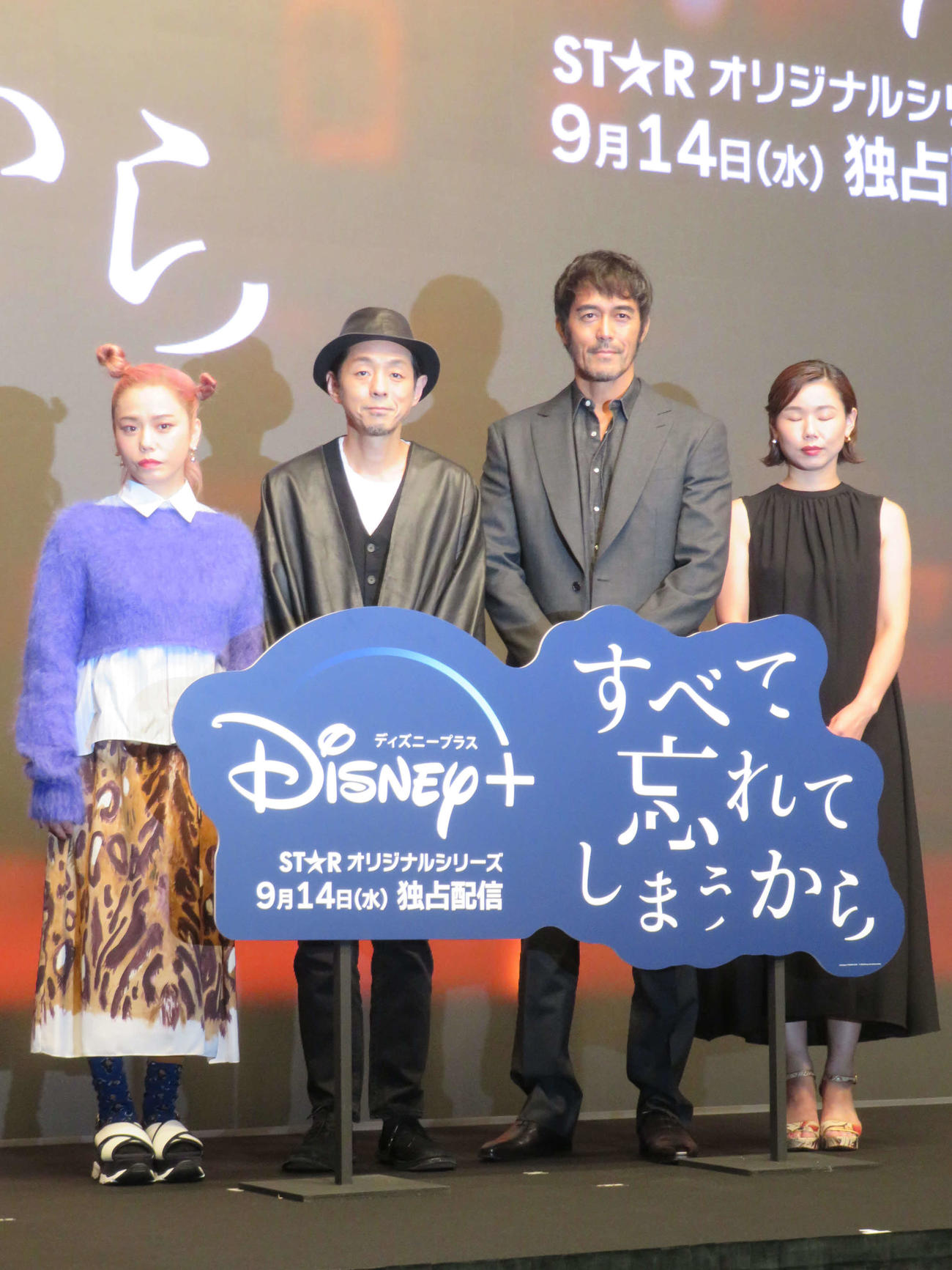 「すべて忘れてしまうから」配信直前イベントに登壇した、左からChara、宮藤官九郎、阿部寛、岨手由貴子監督（撮影・村上幸将