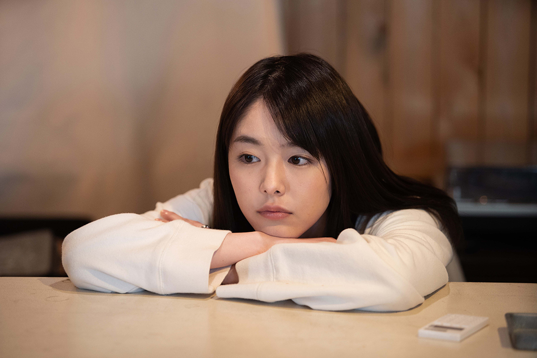 映画「の方へ、流れる」に主演した唐田えりか