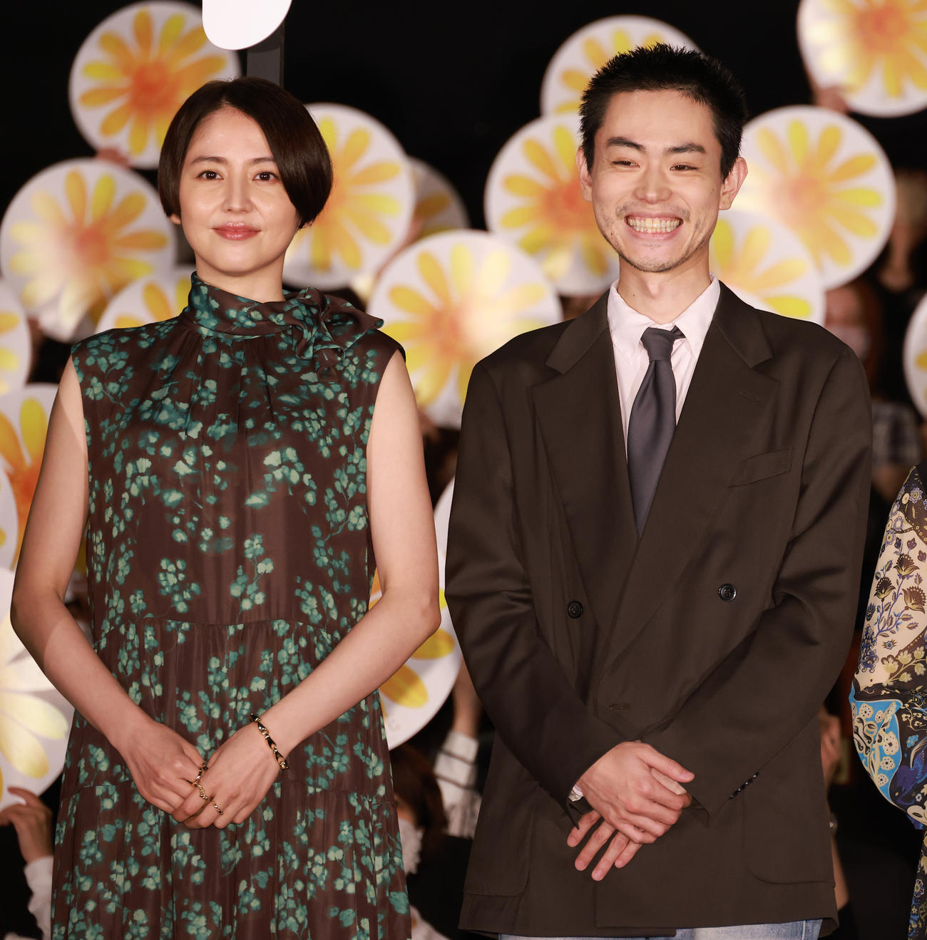 映画「百花」初日舞台あいさつを行った長澤まさみ（左）と菅田将暉（撮影・中島郁夫）