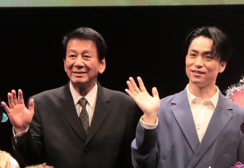 杉良太郎 見ている人は勇気をもらえる 全世代交流ダンスイベント登壇し健康法呼びかけ 芸能写真ニュース 日刊スポーツ 杉良太郎 見ている人は勇気をもらえる 全世代交流ダンスイベント登壇し健康法呼びかけ 芸能写真ニュース 日刊スポーツ