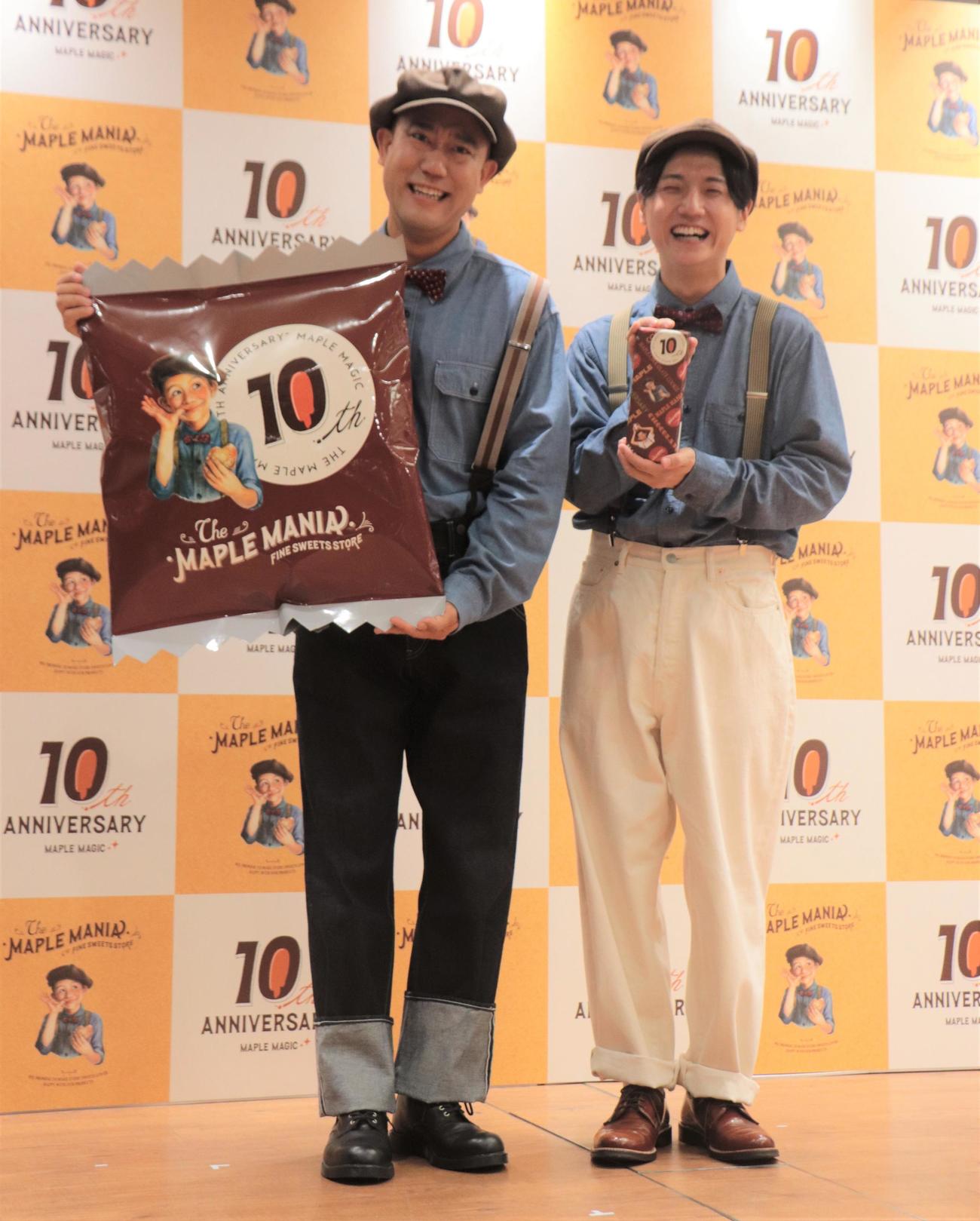 「ザ・メープルマニア10周年記念出発式」に登壇するコロコロチキチキペッパーズのナダル（左）と西野創人（撮影・藤塚大輔）