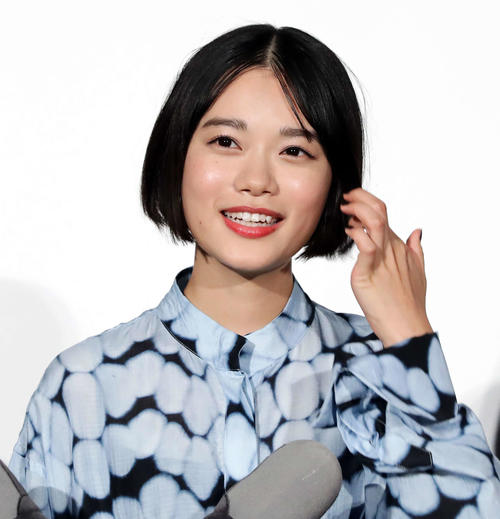 「ぼくらのよあけ」完成披露試写会で、笑顔を見せる杉咲花（撮影・浅見桂子）