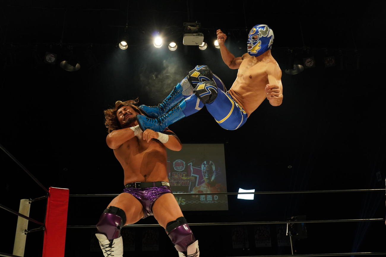 ABEMAドラマ「覆面D」でプロレスラー役を演じる関口メンディー（右）