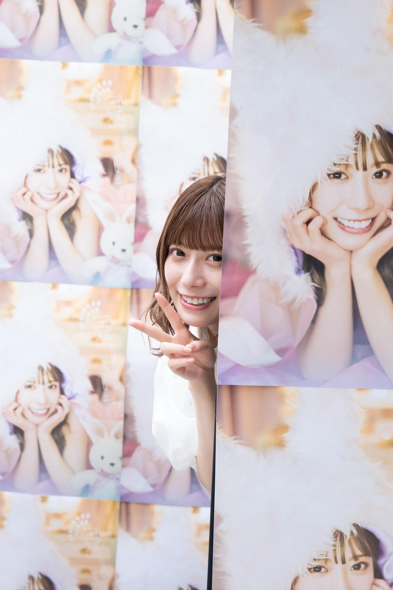 ファースト写真集「見つけた」の発売記念オンライン会見に出席した日向坂46東村芽依