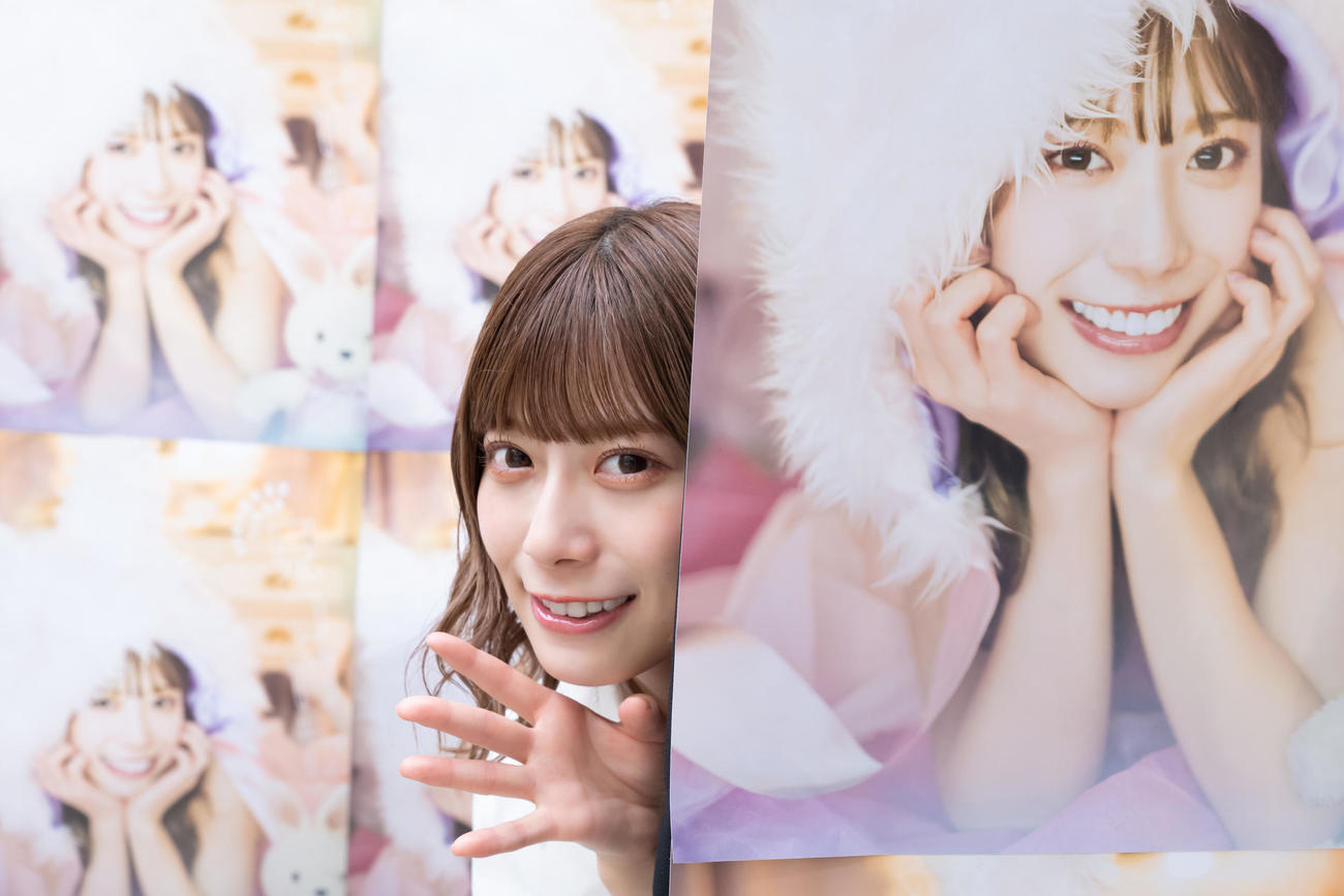 ファースト写真集「見つけた」の発売記念オンライン会見に出席した日向坂46東村芽依