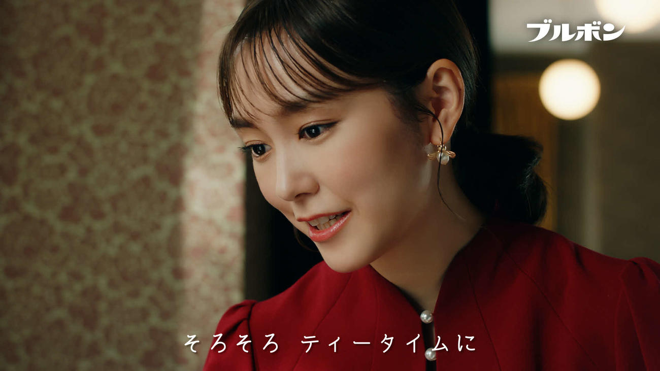 ブルボン「シルベーヌ」のウェブCMに出演する桐谷美玲
