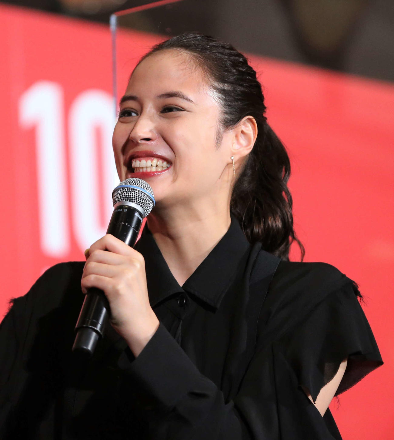 映画「七人の秘書THEMOVIE」の完成披露試写会で撮影を振り返った広瀬アリス（撮影・星夏穂）